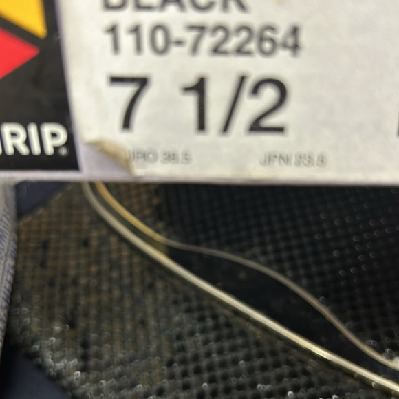 Lila medical sure grip shoes barely worn 7.5 medium - Picture 8 of 14